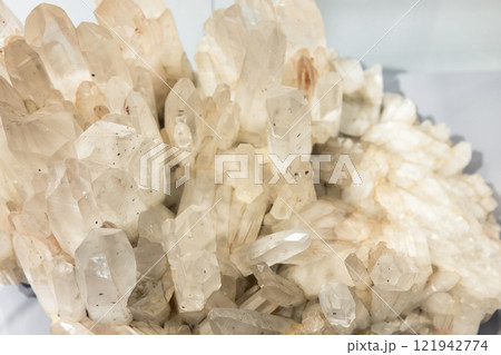 Quartz, druse of prismatic crystals with phantoms 121942774