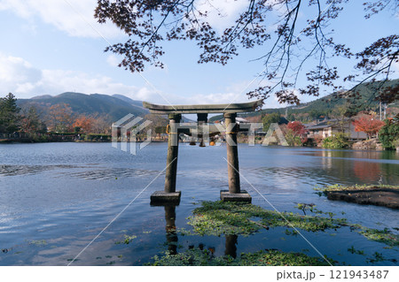 The floating torii of Tenso Shrine in Kinrin lake, Yufuin, Oita Prefecture. The floating torii of Tenso Shrine in Kinrin lake, Yufuin, Oita Prefecture. 121943487
