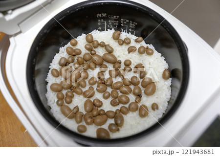 ムカゴの炊き込みご飯 ムカゴの炊き込みご飯 121943681