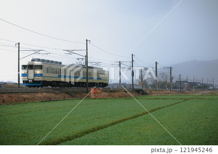 悪天候の中を走るJR北陸本線475系 悪天候の中を走るJR北陸本線475系 121945246