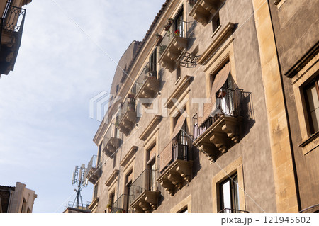 イタリアシチリア島の街並み 121945602