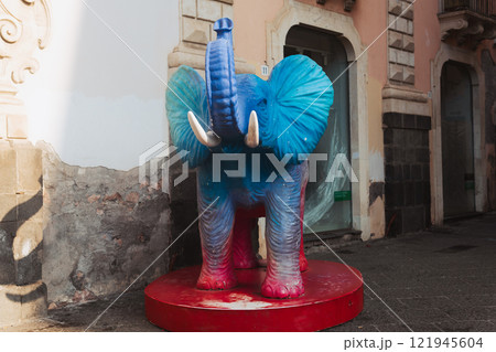 イタリアシチリア島の街並み 121945604