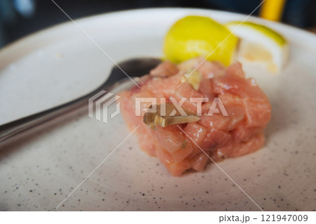 シチリア島のカジキマグロのタルタル 121947009