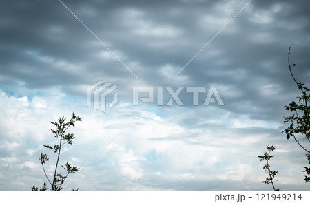 Overcast sky with dark clouds. Dark sky before a thunder-storm. The gray cloud background before rain. 121949214