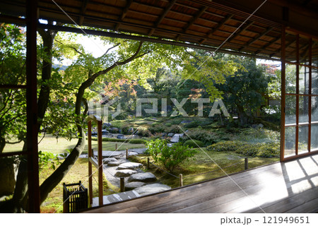 無鄰菴 母屋から眺める庭園 京都市左京区 無鄰菴 母屋から眺める庭園 京都市左京区 121949651