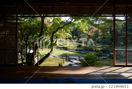 無鄰菴 母屋から眺める庭園 京都市左京区 無鄰菴 母屋から眺める庭園 京都市左京区 121949653