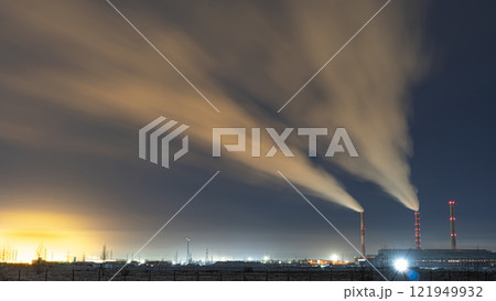Night over the industrial city.Factory chimneys smoke.Environmental problem of environmental and atmospheric pollution.Climate change,environmental disaster.The sky is smoky with toxic substances 121949932