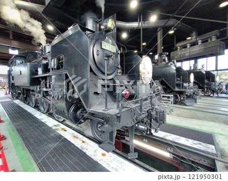 扇形機関庫に居並ぶ… 3両の『SL大樹』C11蒸気機関車 扇形機関庫に居並ぶ… 3両の『SL大樹』C11蒸気機関車 121950301
