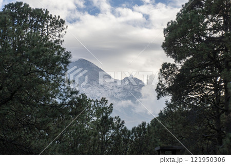 Close up magnification view on Volcano Popocatepetl from Iztaccihuatl, Mexico. 121950306