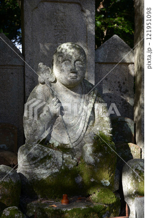 金戒光明寺　境内の石仏　京都市左京区黒谷 121951098