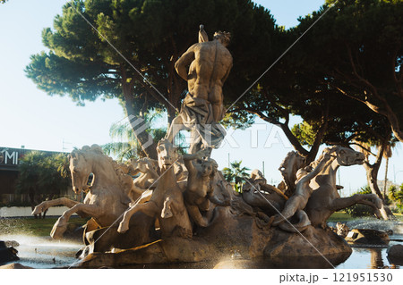 シチリア島の観光地タオルミナ 121951530