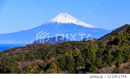 富士山の見える石部の棚田の冬 富士山の見える石部の棚田の冬 121951744