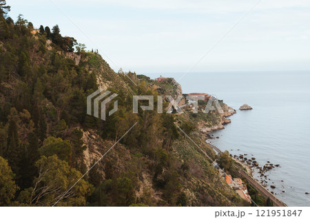シチリア島のタオルミナの風景 121951847