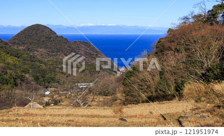 富士山の見える石部の棚田の冬 富士山の見える石部の棚田の冬 121951974