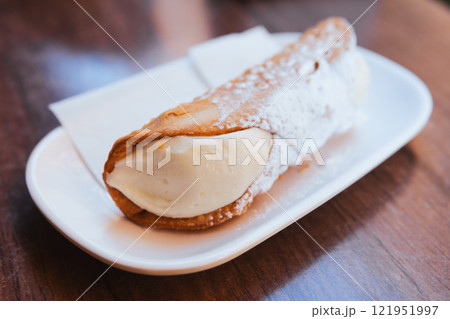 シチリア島のスイーツ 121951997