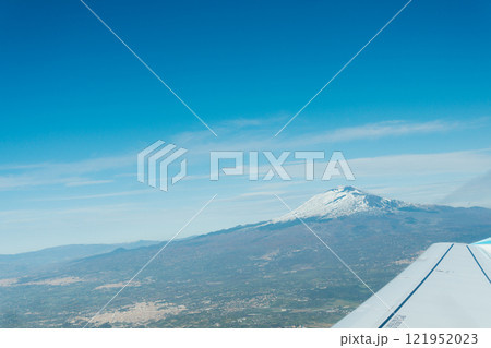 空から見るシチリア島のエトナ山 121952023