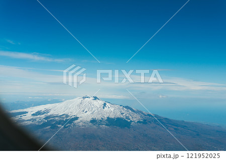 空から見るシチリア島のエトナ山 121952025