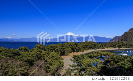 戸田から望む駿河湾と冠雪の山並み 戸田から望む駿河湾と冠雪の山並み 121952298