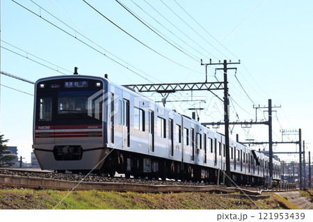 新京成電鉄N800形が懐かしい登場時の装いでファンサービス(2024年) 121953439