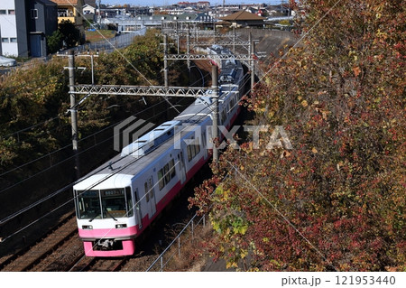 新京成電鉄から直通する千葉中央行の普通列車 121953440