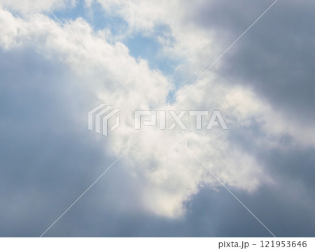 1月の空の白い雲197 121953646