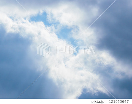 1月の空の白い雲198 121953647