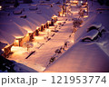 雪が降る大内宿 121953774
