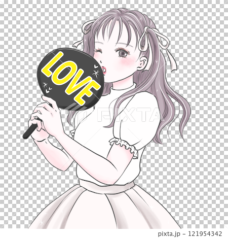 LOVEのうちわを持って推し活を楽しむ若い女性ホワイト 121954342