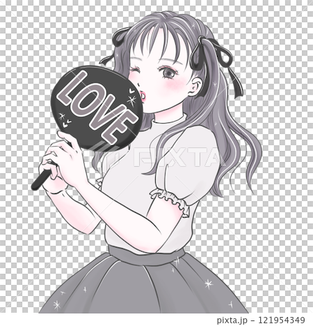 LOVEのうちわを持って推し活を楽しむ若い女性ブラック 121954349