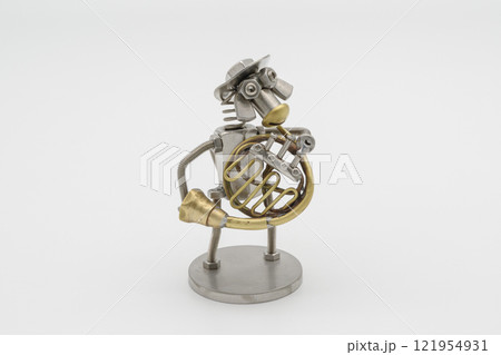 ホルンを吹く犬・メタルフィギア 121954931