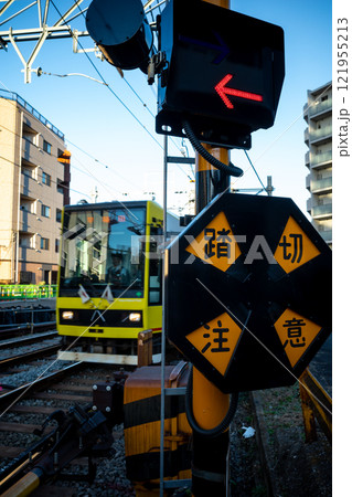 都電が通る東京の街風景 豊島区 2024.11　d-1 121955213
