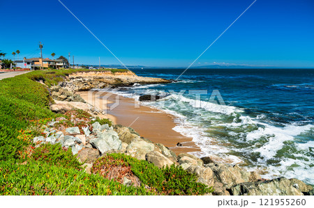 Coastal Cliffs and Blue Ocean Waves in Santa Cruz - California, United States 121955260