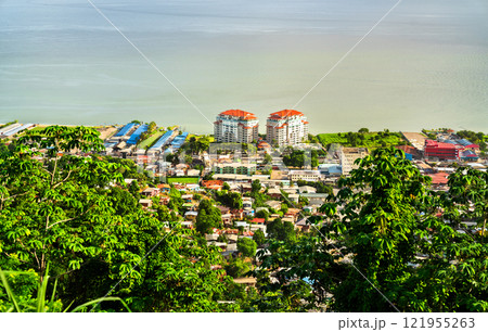 Shoreline of the Gulf of Paria in Port of Spain, Trinidad and Tobago 121955263