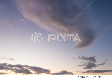 朝焼け空と不思議な雲 121955882