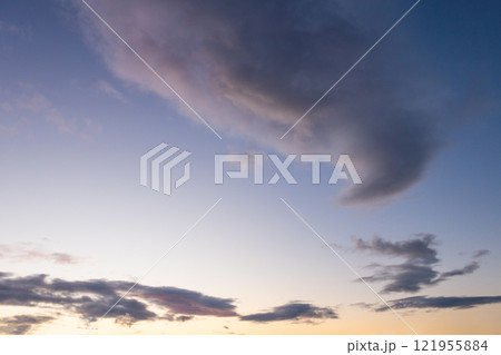 朝焼け空と不思議な雲 朝焼け空と不思議な雲 121955884