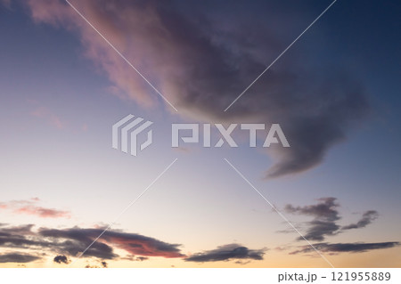朝焼け空と不思議な雲 朝焼け空と不思議な雲 121955889