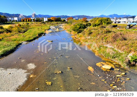 鶴巻橋／浅川より上流方面を望む(東京都八王子市)【2024.11】 121956529