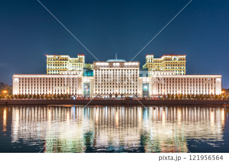 Night view of the Ministry of Defence of Russian Federation, and Moscow river embakment Night view of the Ministry of Defence of Russian Federation, and Moscow river embakment 121956564