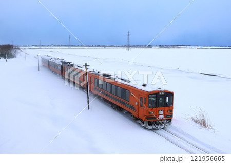 【津軽鉄道】津軽21形＋オハ46形＋オハフ33形〜ストーブ列車〜（津軽鉄道線：大沢内〜深郷田） 121956665