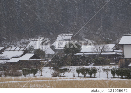 雪降る美山かやぶきの里を訪ねて 雪降る美山かやぶきの里を訪ねて 121956672