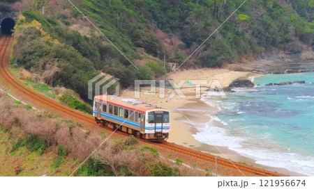 海岸線を走る山陰本線 海岸線を走る山陰本線 121956674
