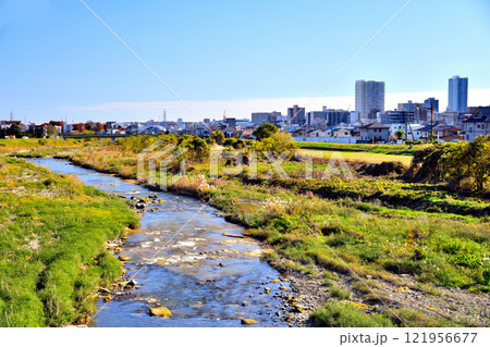 鶴巻橋／浅川より下流／八王子駅方面を望む(東京都八王子市)【2024.11】 121956677