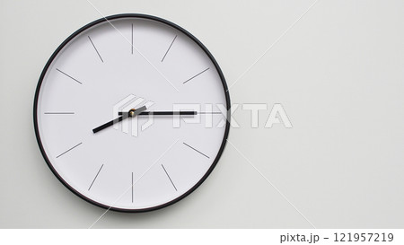 Wall Clock Showing 20.15/08.15 O'Clock on White Wooden Surface - Perfect for Time Management and Scheduling Concepts 121957219