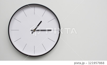 Wall Clock Showing 13.15/01.15 O'Clock on White Wooden Surface - Perfect for Time Management and Scheduling Concepts 121957868
