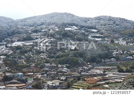 南国九州長崎の雪景色 121958057