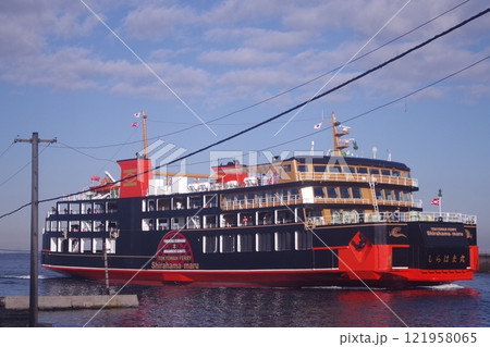 海上から見た東京湾フェリー黒船 121958065