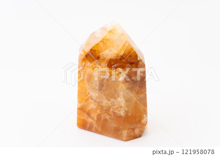 美しいゴールド色の水晶の原石 121958078