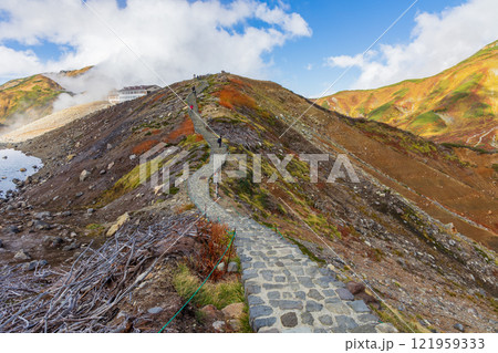 秋の立山黒部アルペンルート 紅葉の室堂平 秋の立山黒部アルペンルート 紅葉の室堂平 121959333