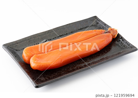 お皿に載せた一腹のカラスミ 121959694