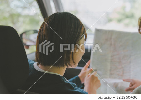 車で女子旅 121960480